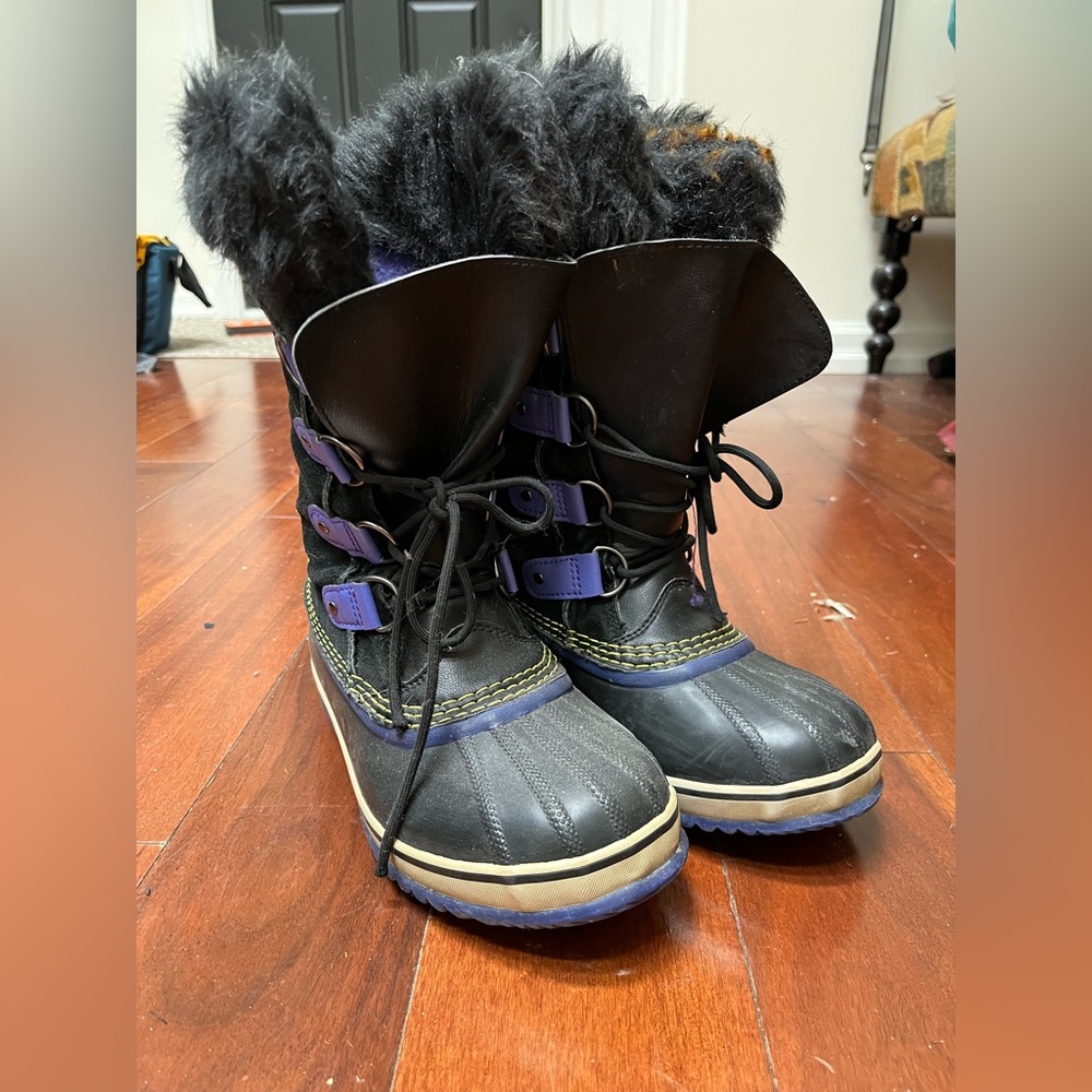 SOREL  John of Arctic Boots With Fur Waterproof Black Purple Youth Size 4